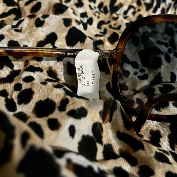 Givenchy authentic oversized sunglasses for women - Picture 12 of 12